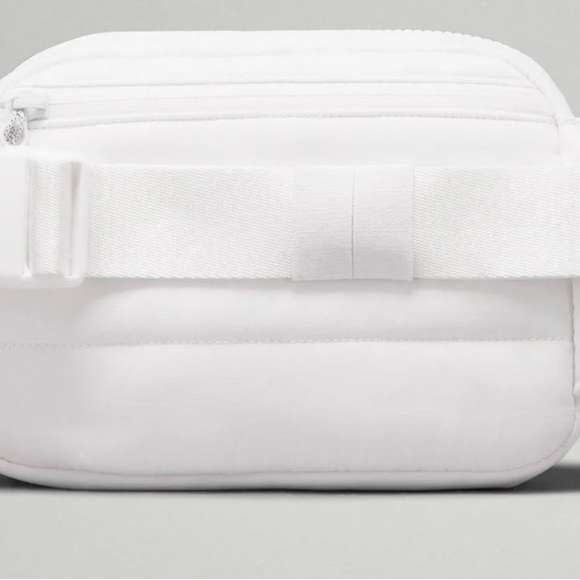 Lulu lemon 🍋 everywhere belt bag large “Wunder 💨 Puff” - Picture 2 of 10